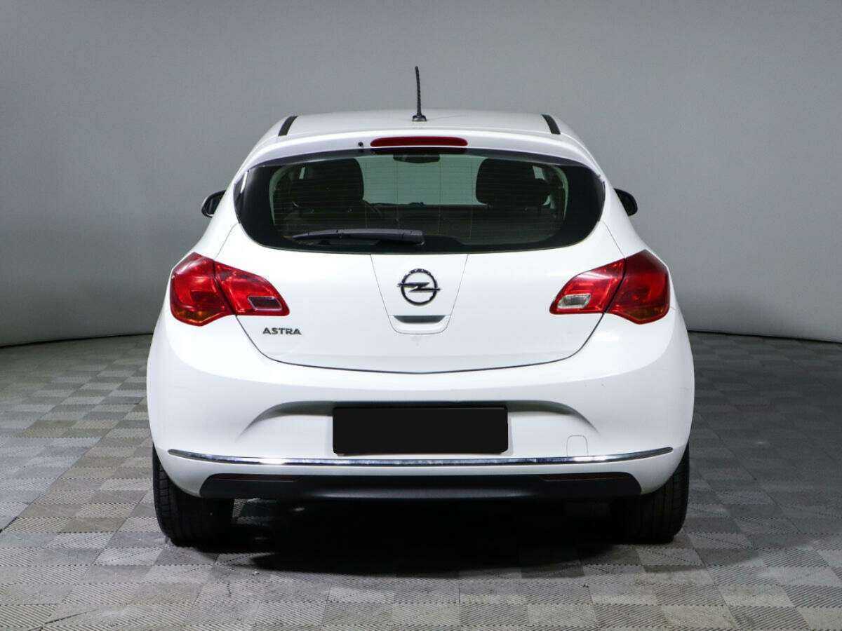 Opel Astra 2012 года с пробегом. Фото: #4