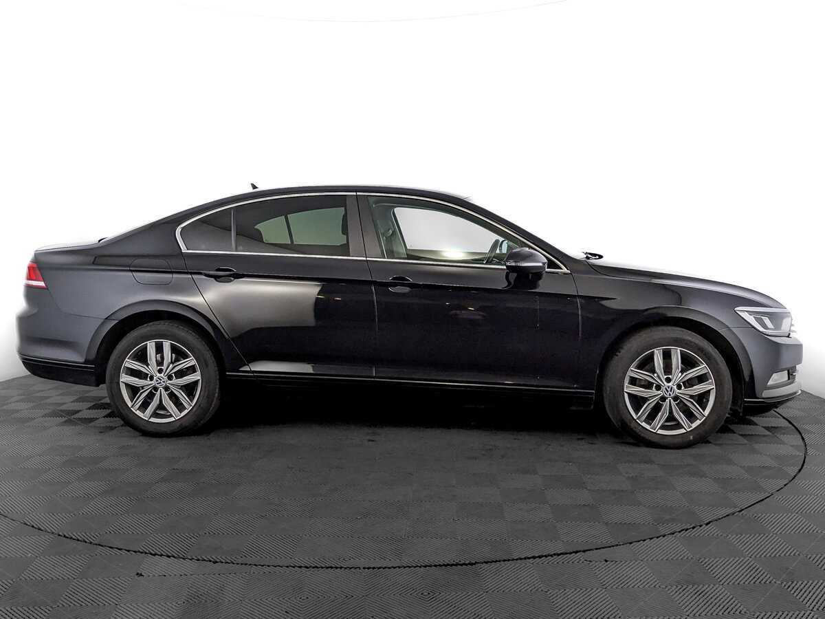 Volkswagen Passat 2018 года с пробегом. Фото: #3