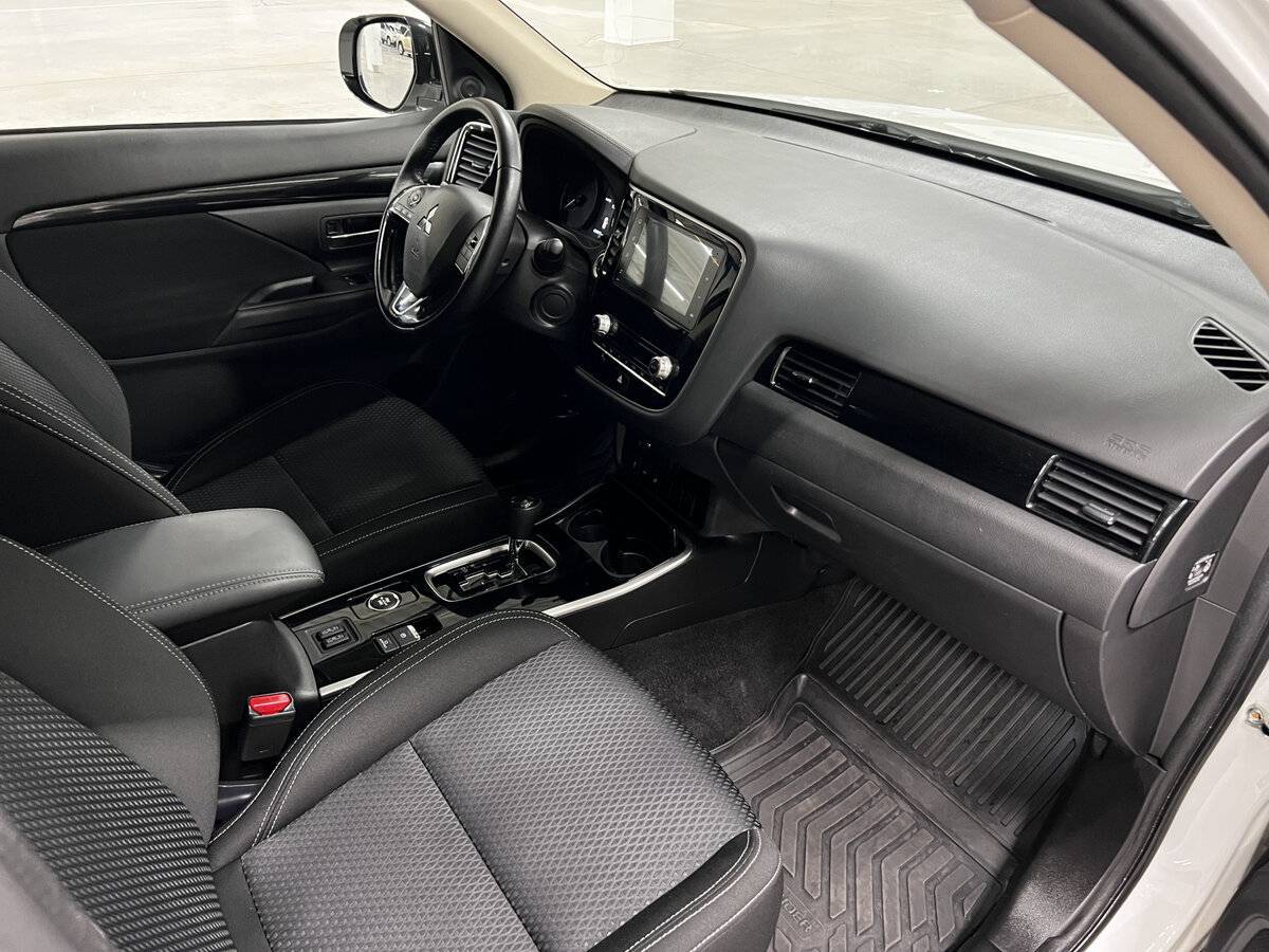Mitsubishi Outlander 2021 года с пробегом. Фото: #10