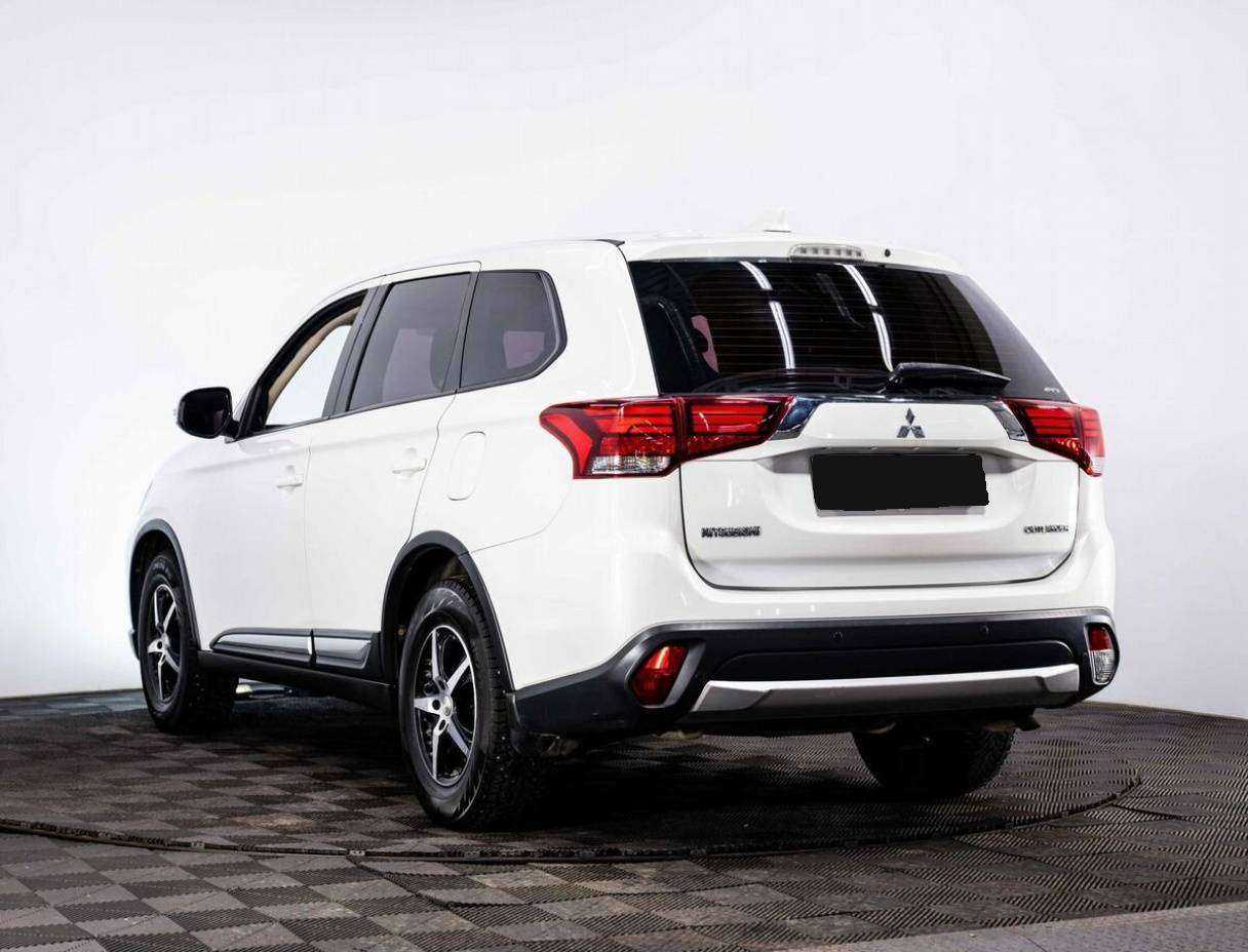 Mitsubishi Outlander 2017 года с пробегом. Фото: #3