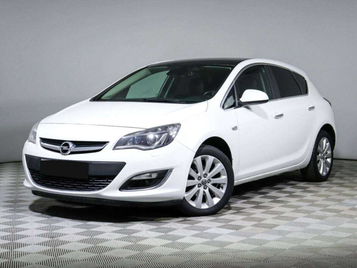 Opel Astra 2012 года с пробегом. Посмотреть фото