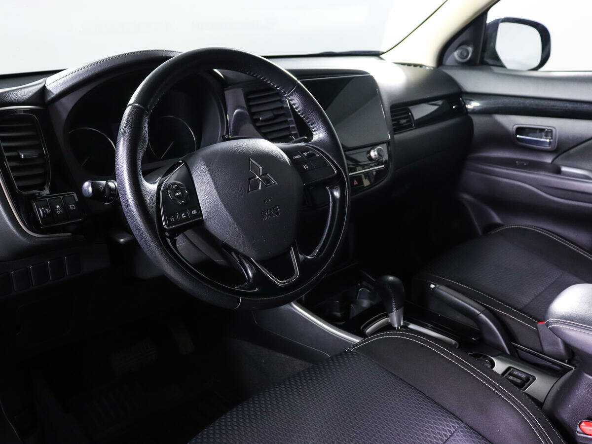Mitsubishi Outlander 2021 года с пробегом. Фото: #11