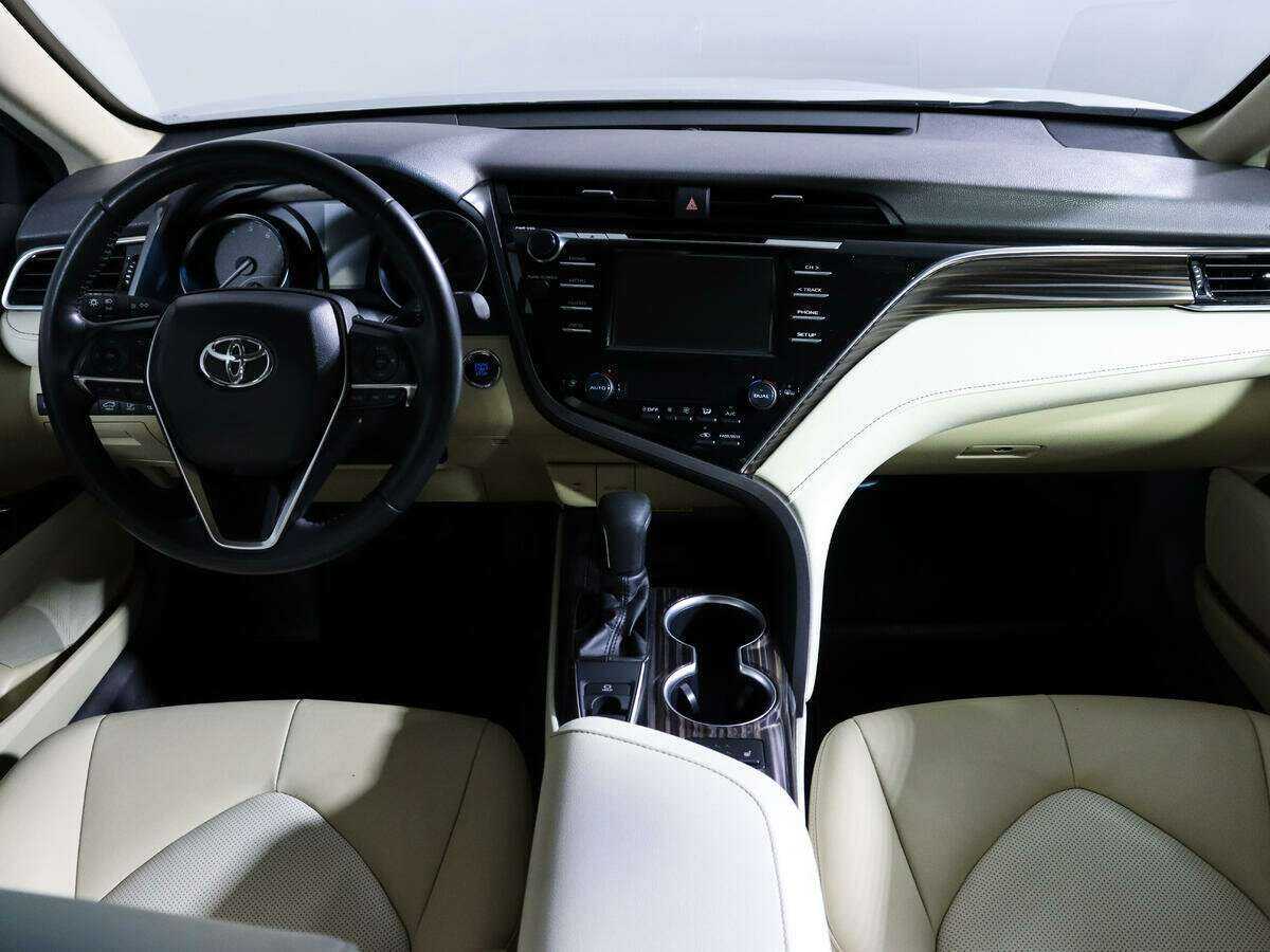 Toyota Camry 2020 года с пробегом. Фото: #8