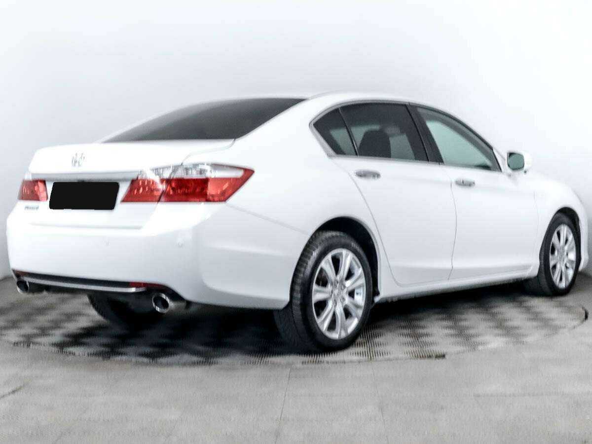 Honda Accord 2013 года с пробегом. Фото: #3