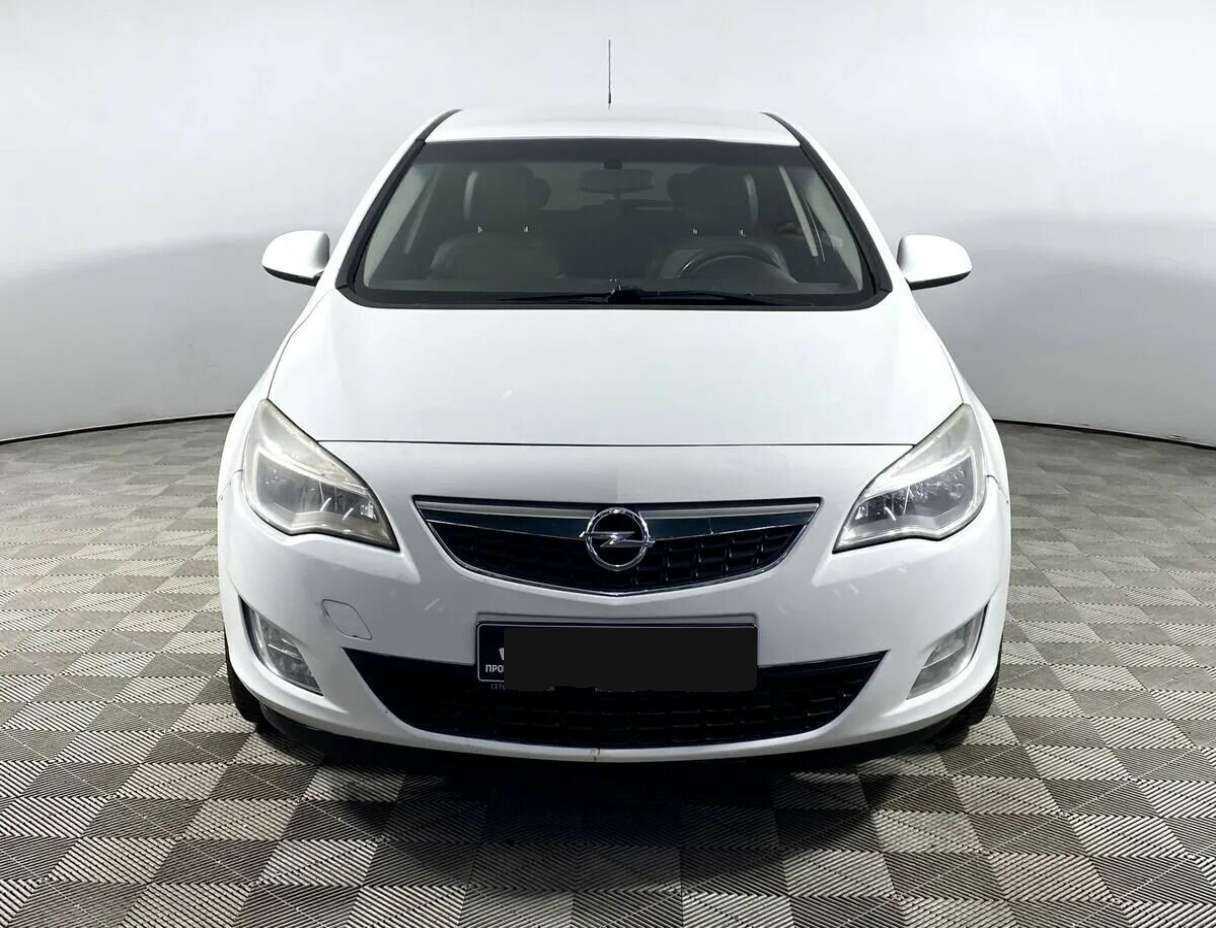 Opel Astra 2012 года с пробегом. Фото: #1