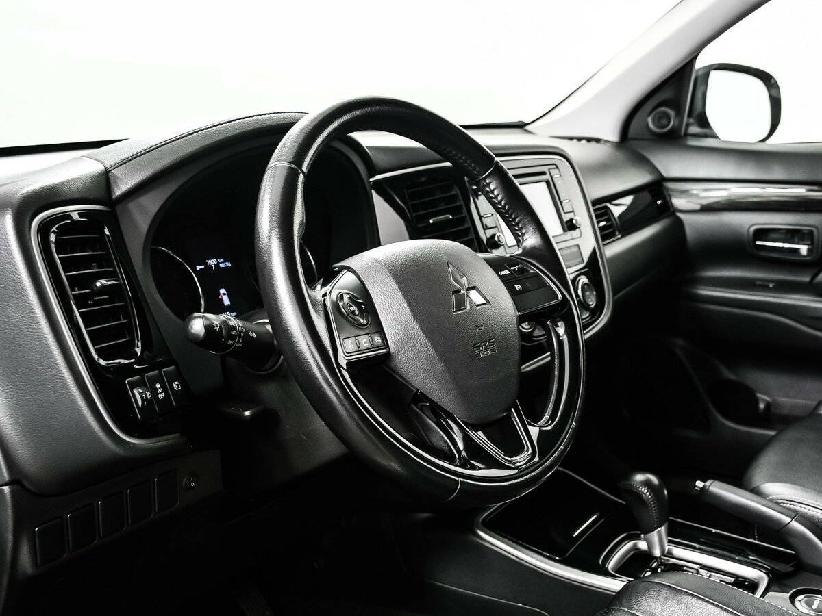 Mitsubishi Outlander 2017 года с пробегом. Фото: #12
