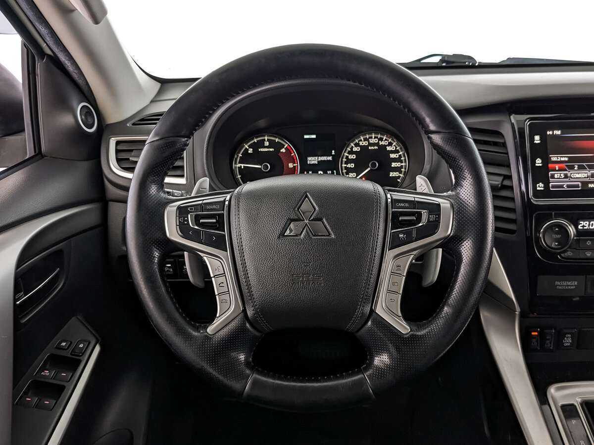 Mitsubishi Pajero Sport 2017 года с пробегом. Фото: #17