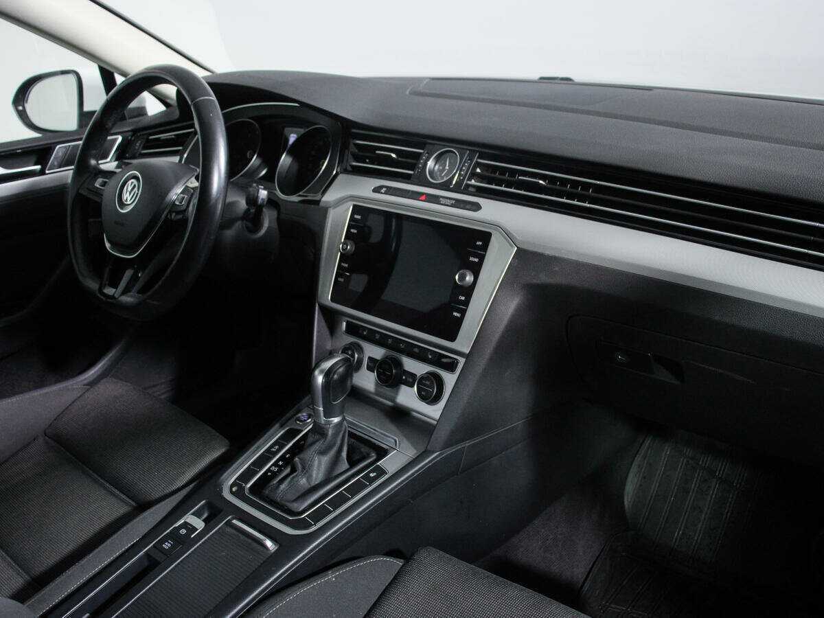 Volkswagen Passat 2018 года с пробегом. Фото: #8