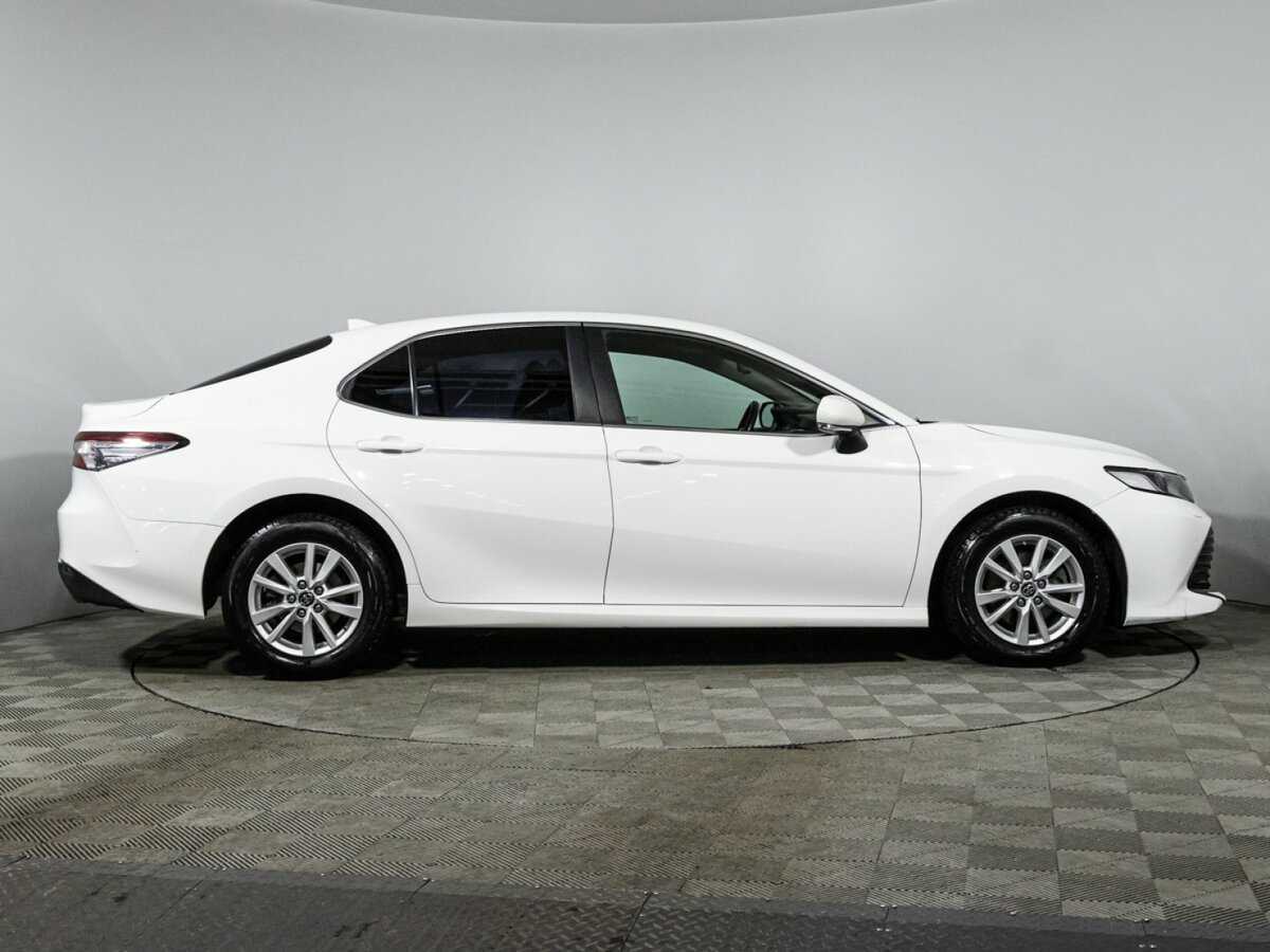 Toyota Camry 2019 года с пробегом. Фото: #3