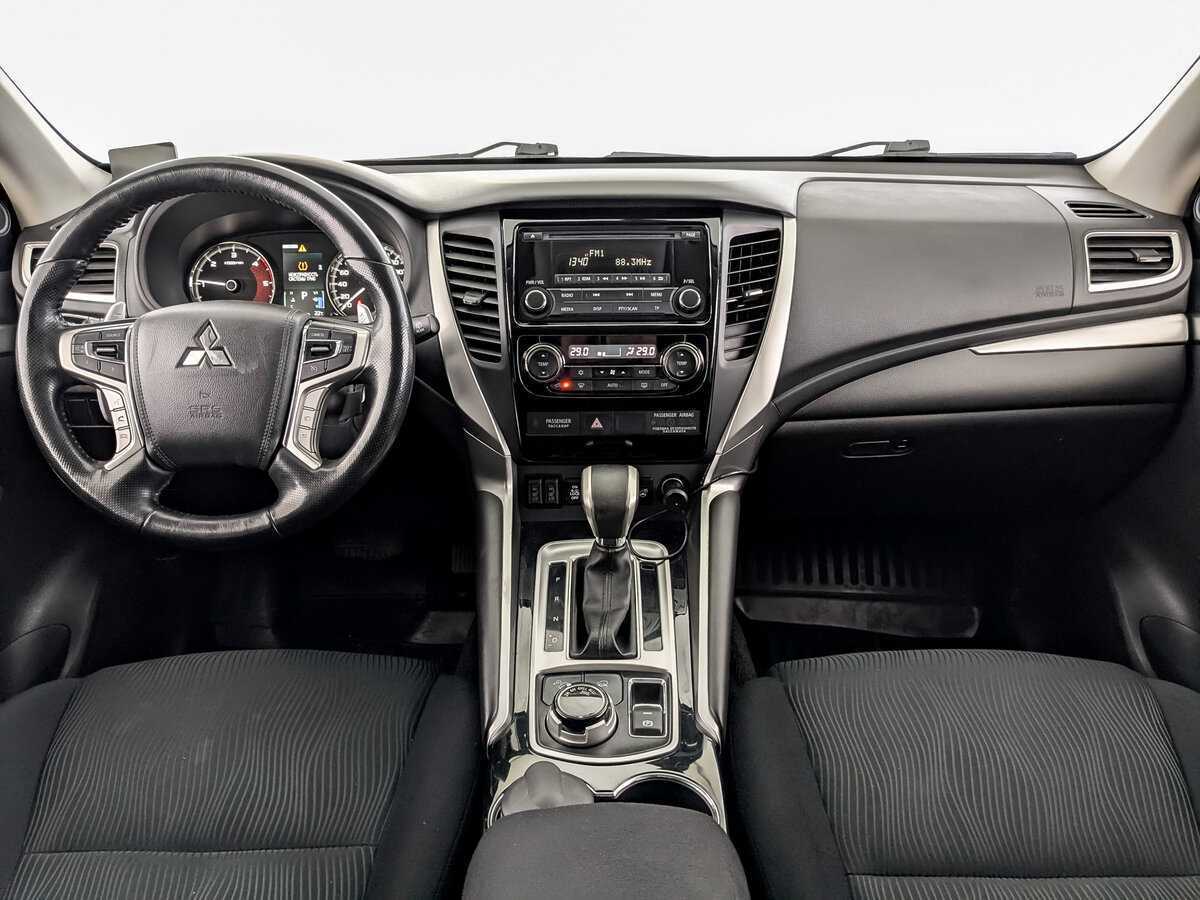 Mitsubishi Pajero Sport 2018 года с пробегом. Фото: #13