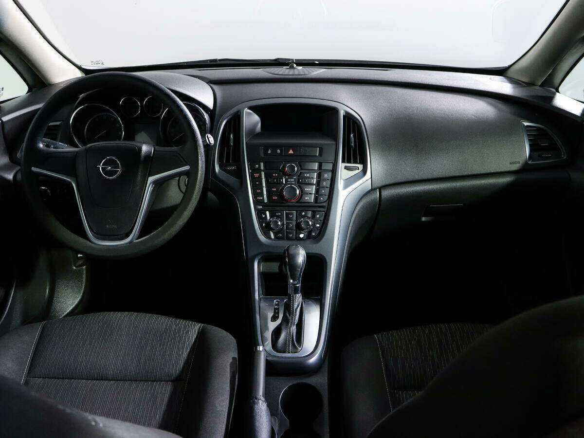 Opel Astra 2012 года с пробегом. Фото: #10