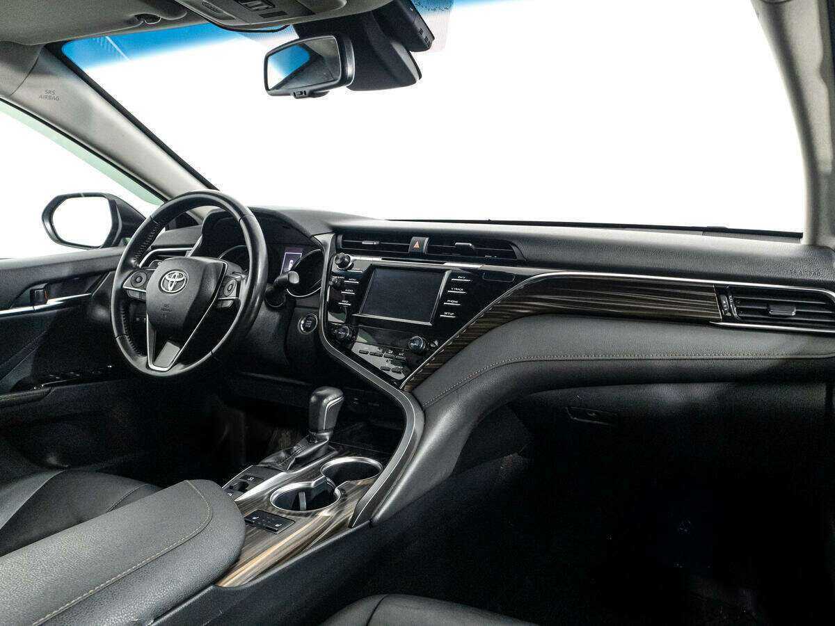 Toyota Camry 2018 года с пробегом. Фото: #8