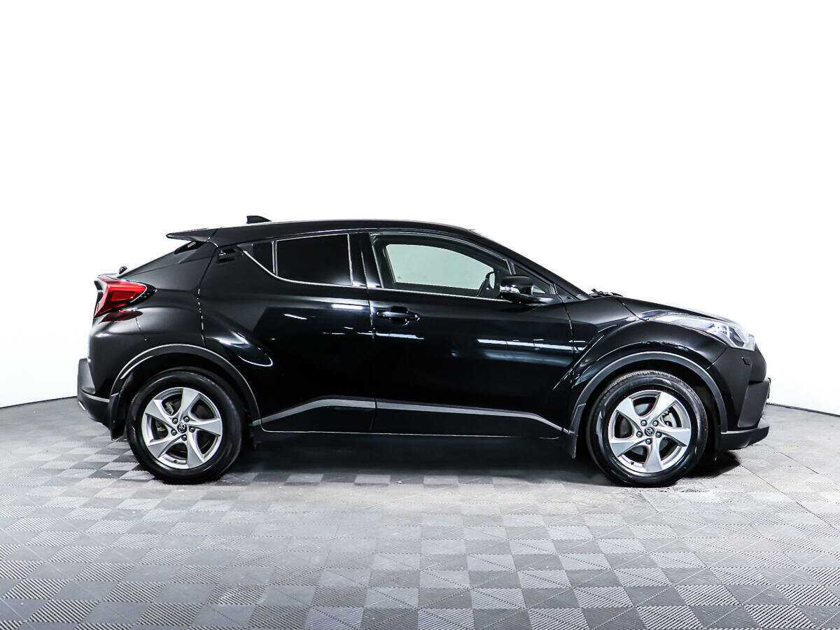 Toyota C-HR 2019 года с пробегом. Фото: #3