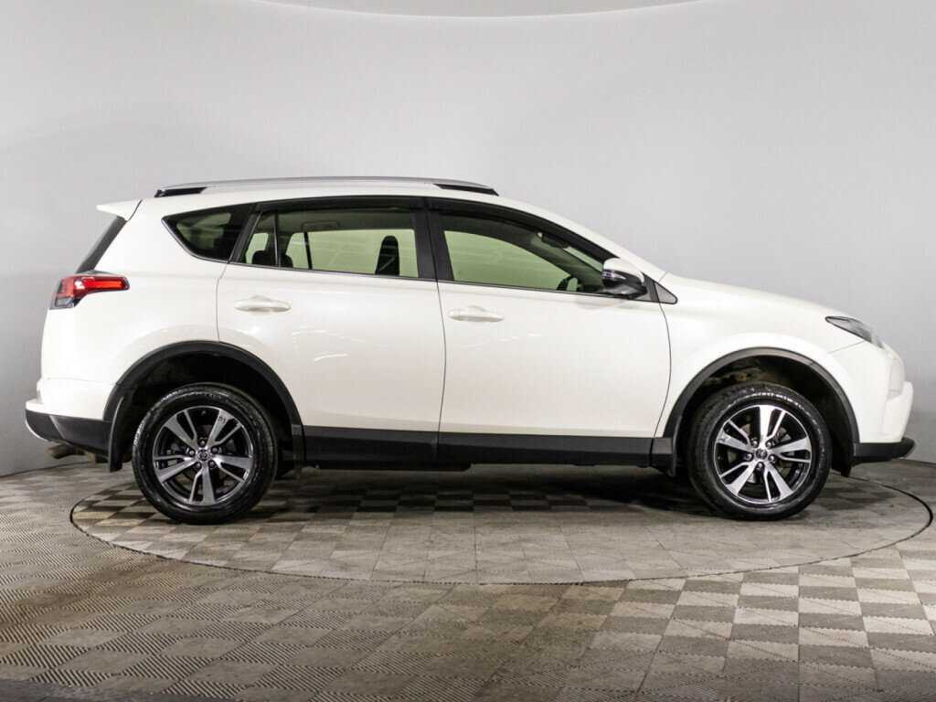 Toyota RAV4 2016 года с пробегом. Фото: #3