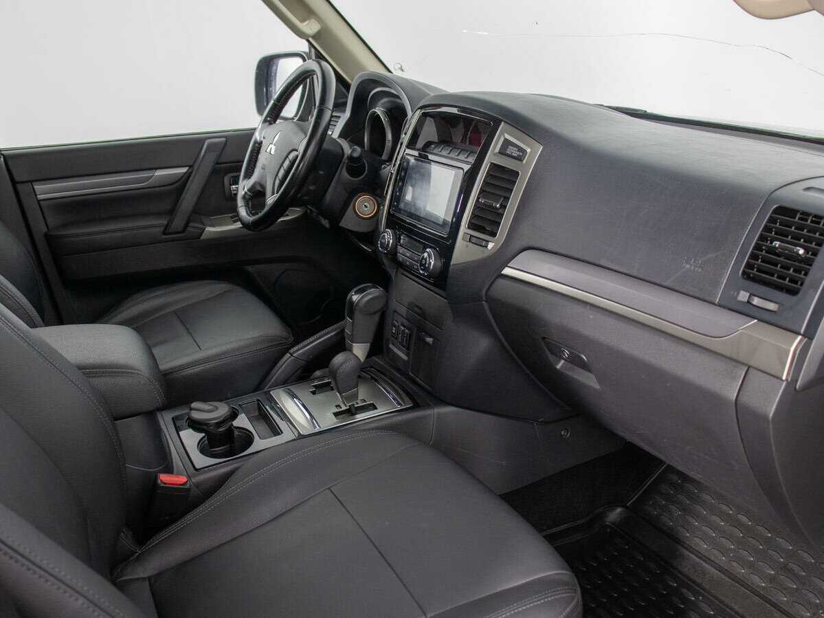 Mitsubishi Pajero 2017 года с пробегом. Фото: #8
