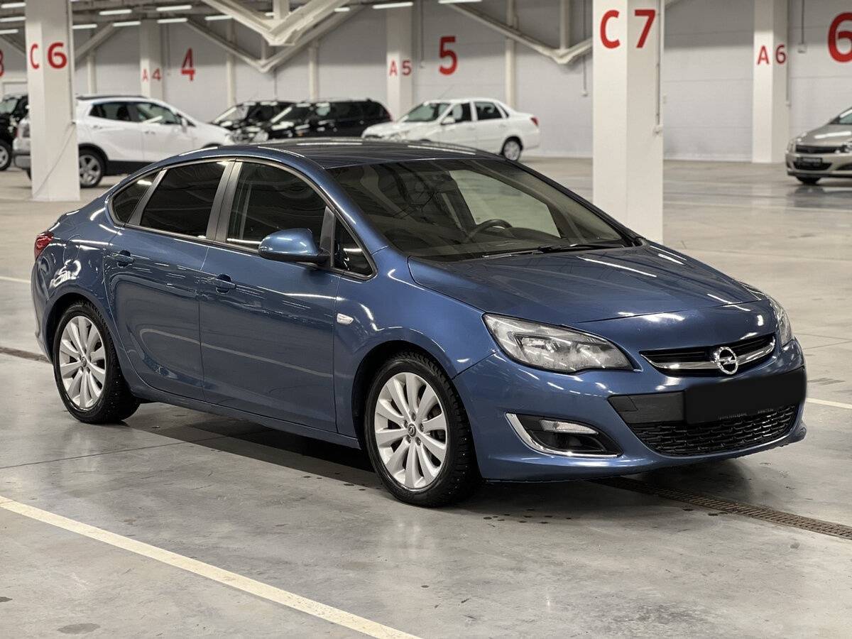 Opel Astra 2013 года с пробегом. Фото: #2
