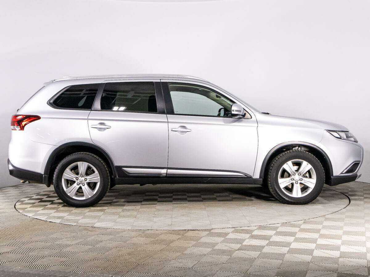 Mitsubishi Outlander 2017 года с пробегом. Фото: #3