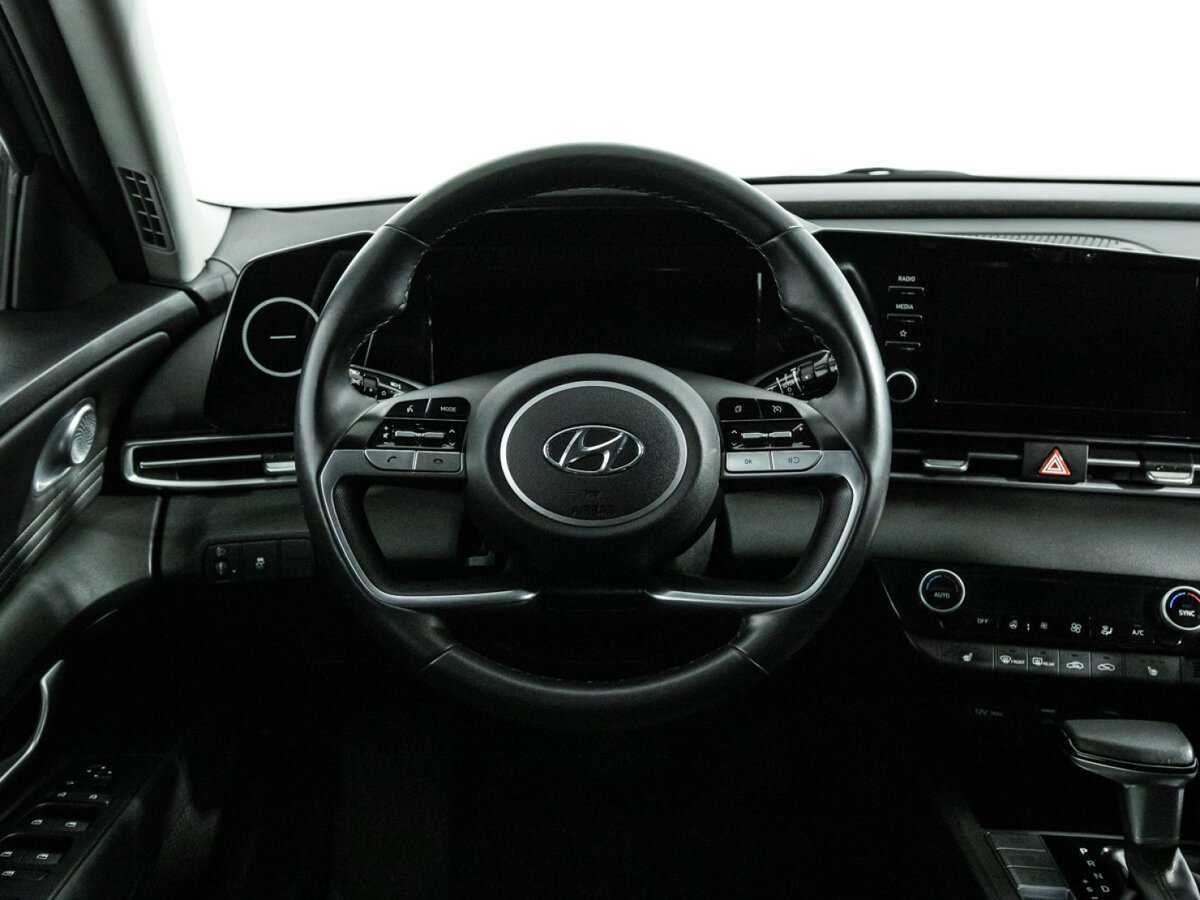Hyundai Elantra 2021 года с пробегом. Фото: #20