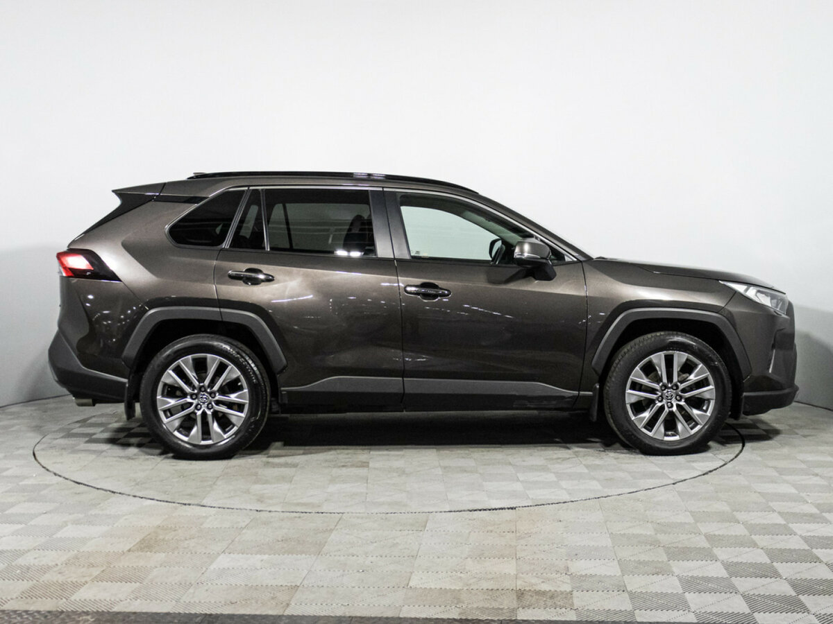 Toyota RAV4 2020 года с пробегом. Фото: #3