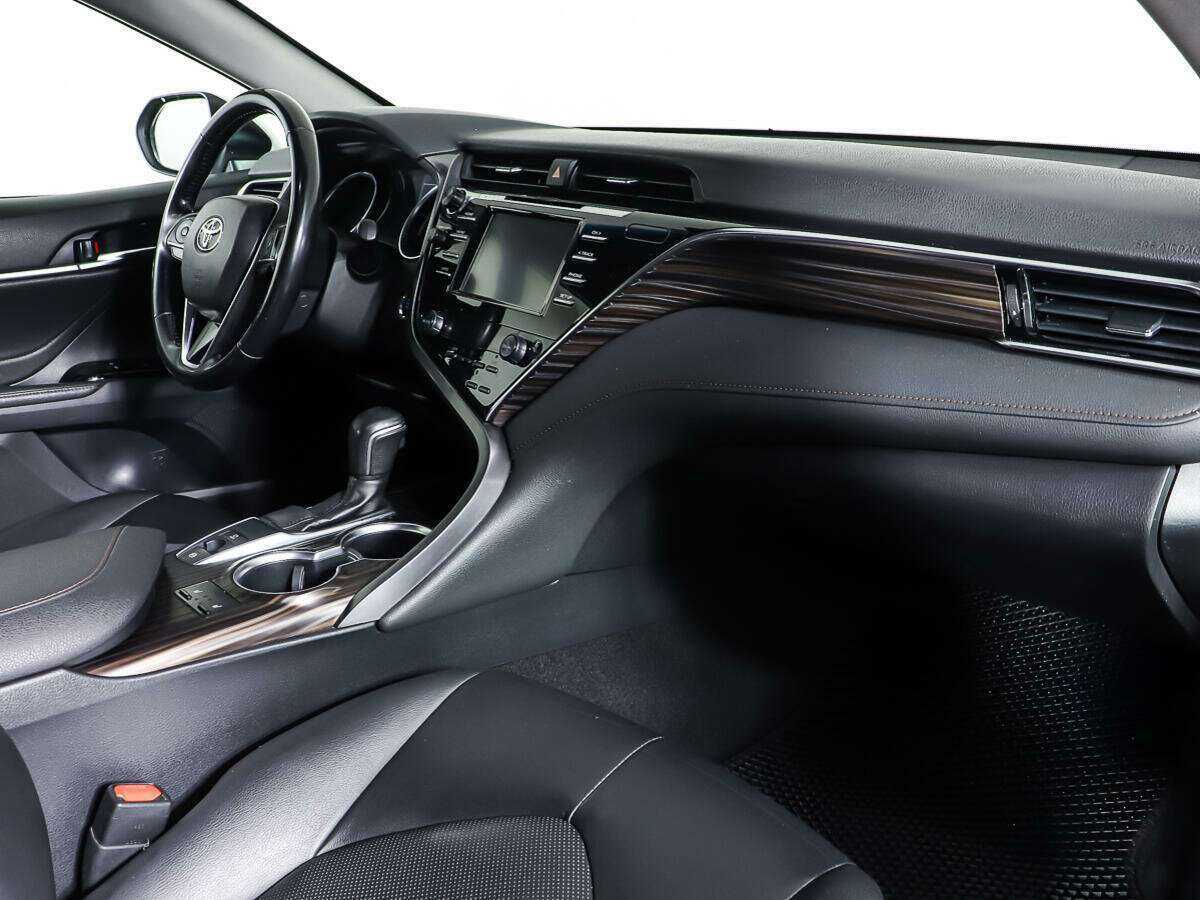 Toyota Camry 2018 года с пробегом. Фото: #8