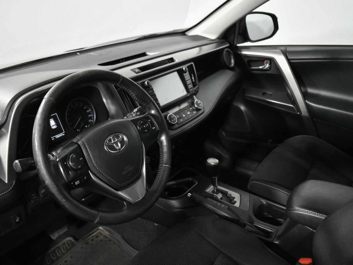 Toyota RAV4 2018 года с пробегом. Фото: #7