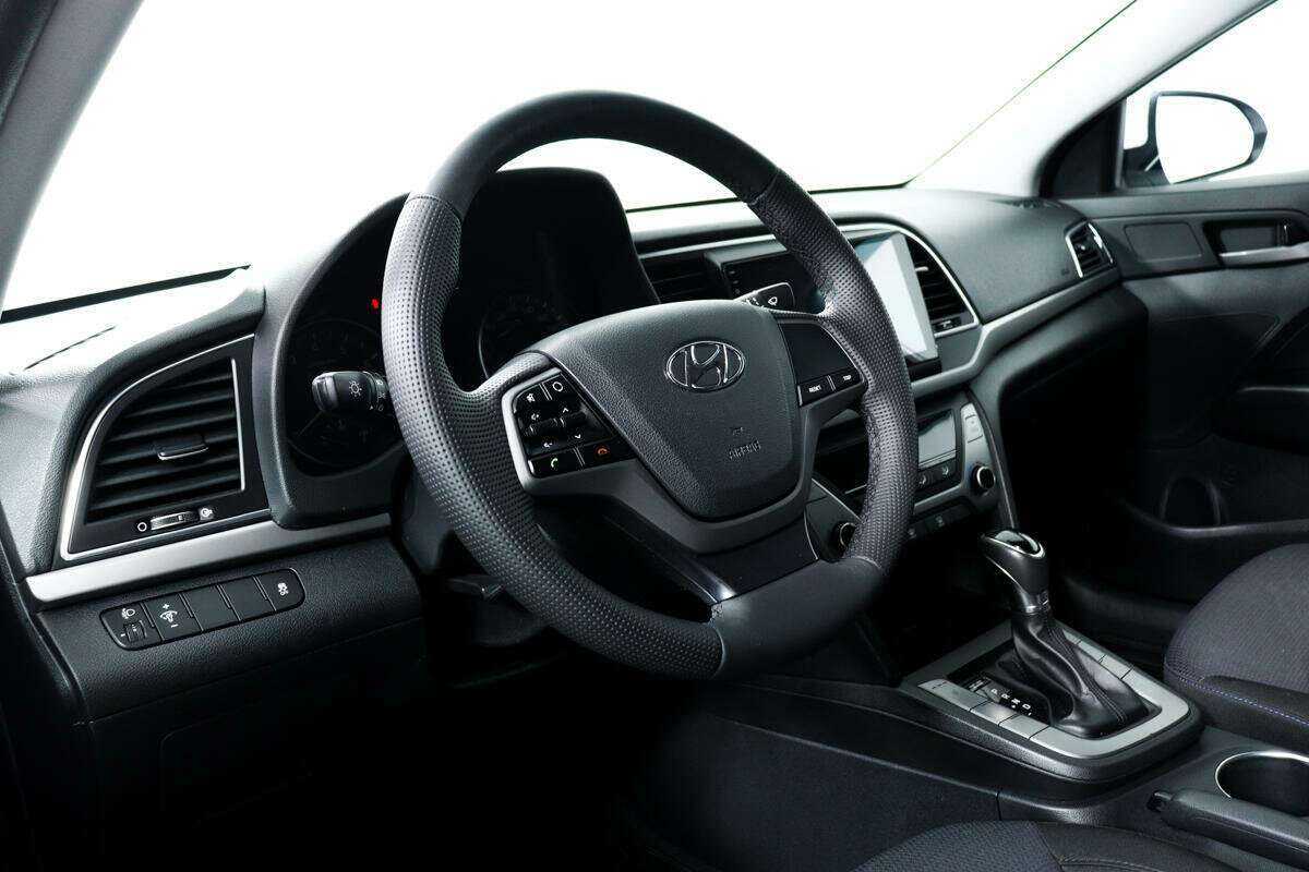 Hyundai Elantra 2018 года с пробегом. Фото: #12