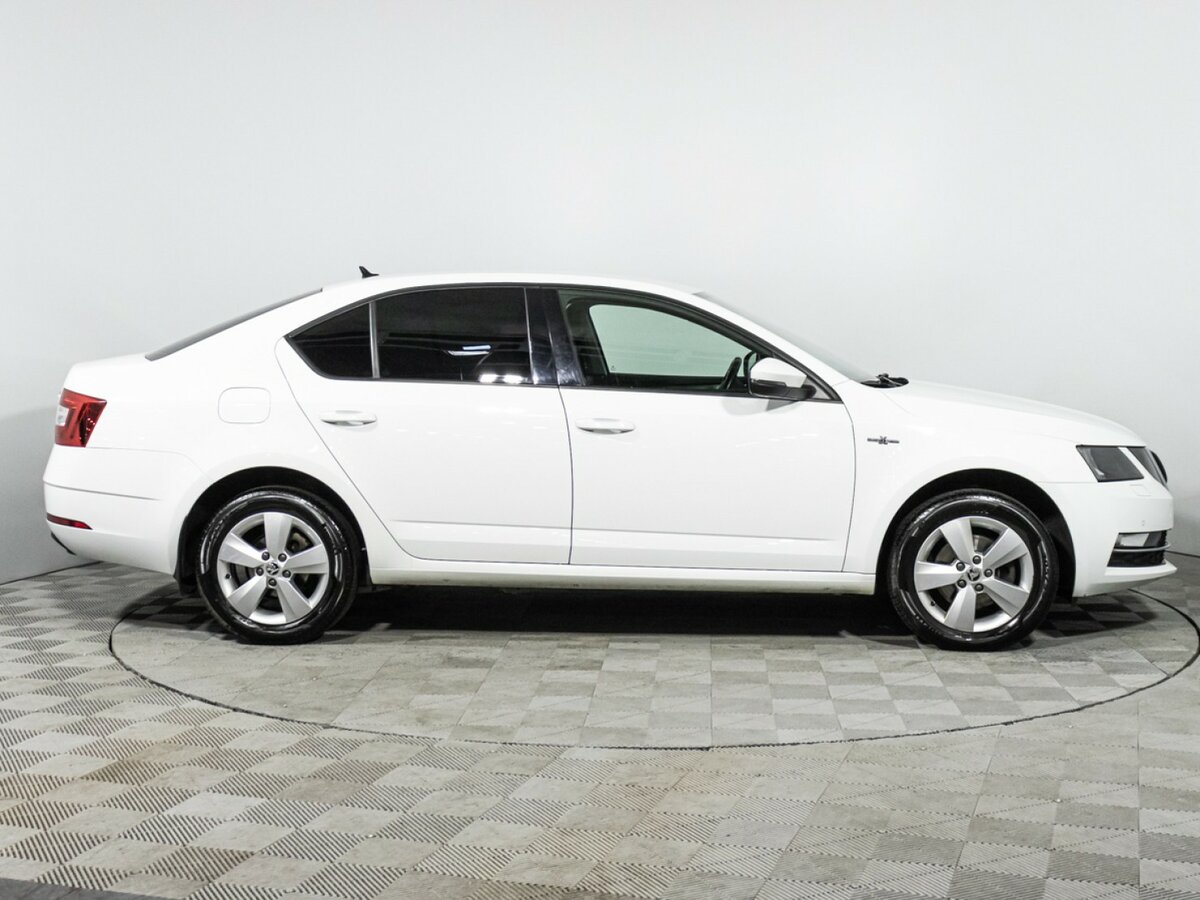 Skoda Octavia 2019 года с пробегом. Фото: #3