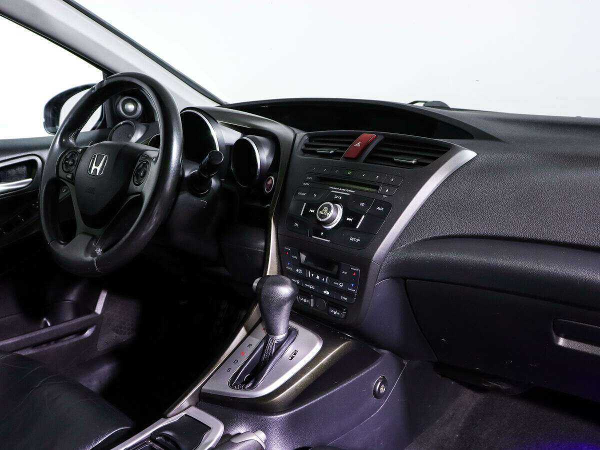 Honda Civic 2012 года с пробегом. Фото: #7