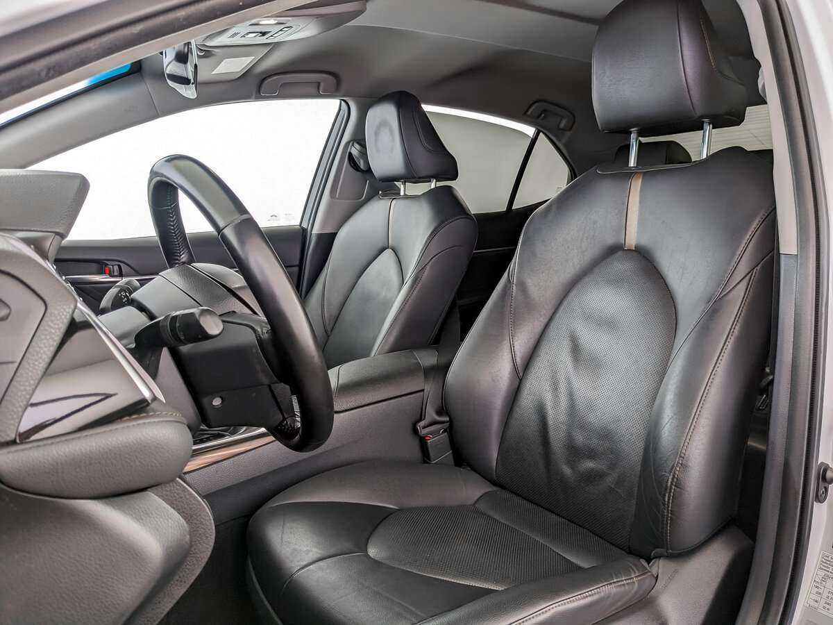 Toyota Camry 2019 года с пробегом. Фото: #19