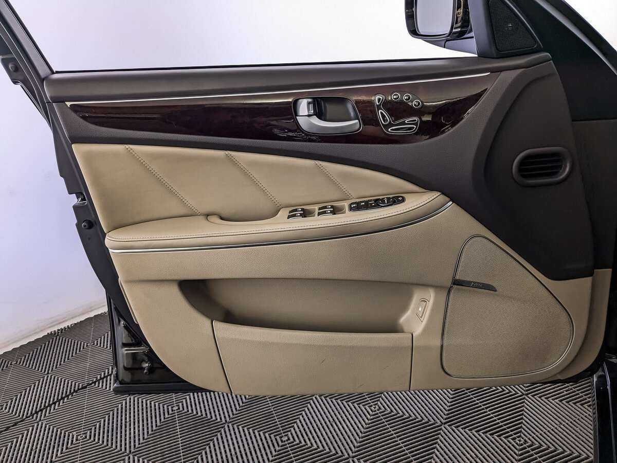 Hyundai Equus 2012 года с пробегом. Фото: #14