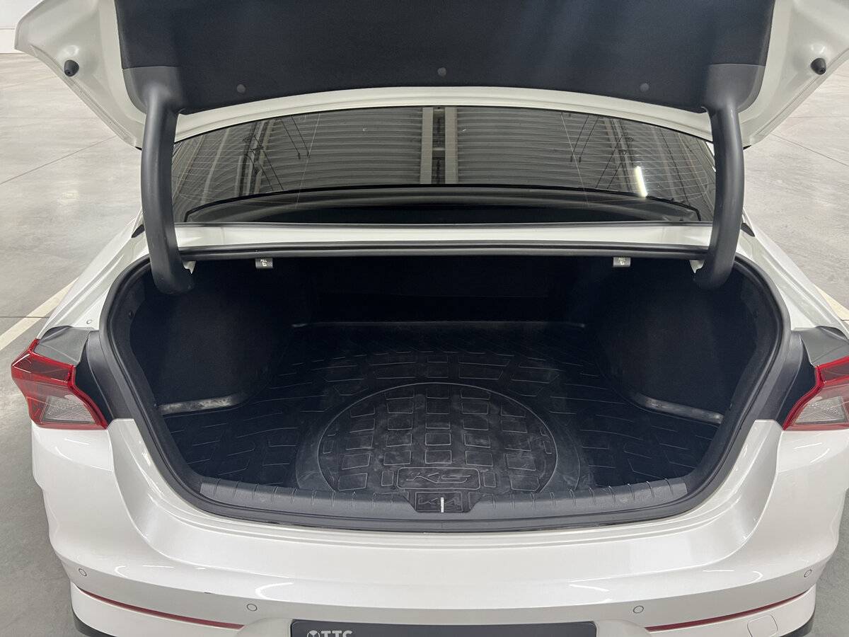 Kia K5 2022 года с пробегом. Фото: #9