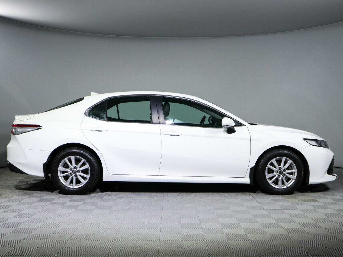 Toyota Camry 2018 года с пробегом. Фото: #3