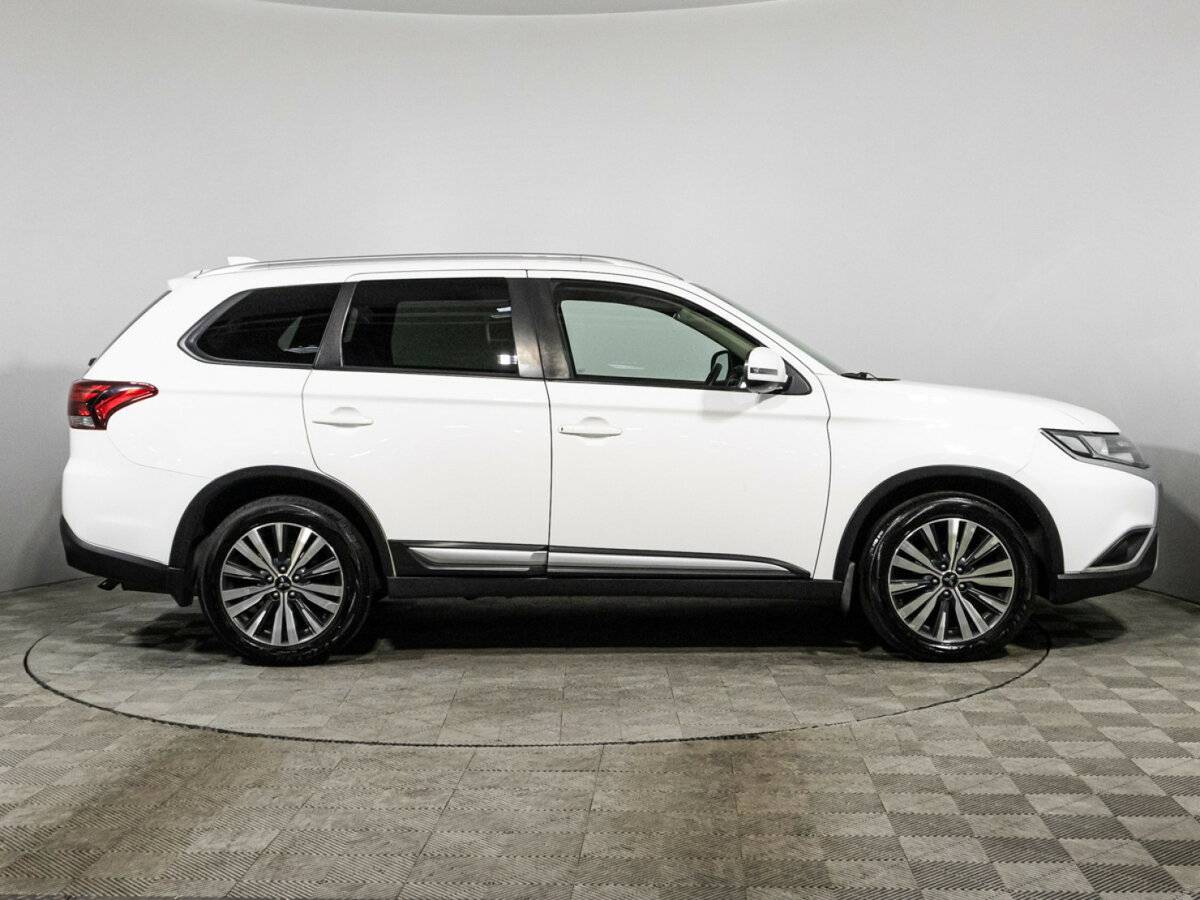 Mitsubishi Outlander 2020 года с пробегом. Фото: #3