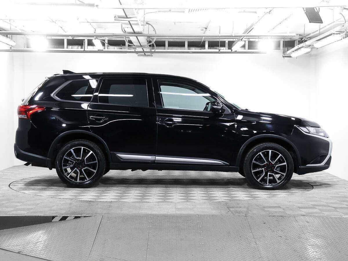Mitsubishi Outlander 2018 года с пробегом. Фото: #3