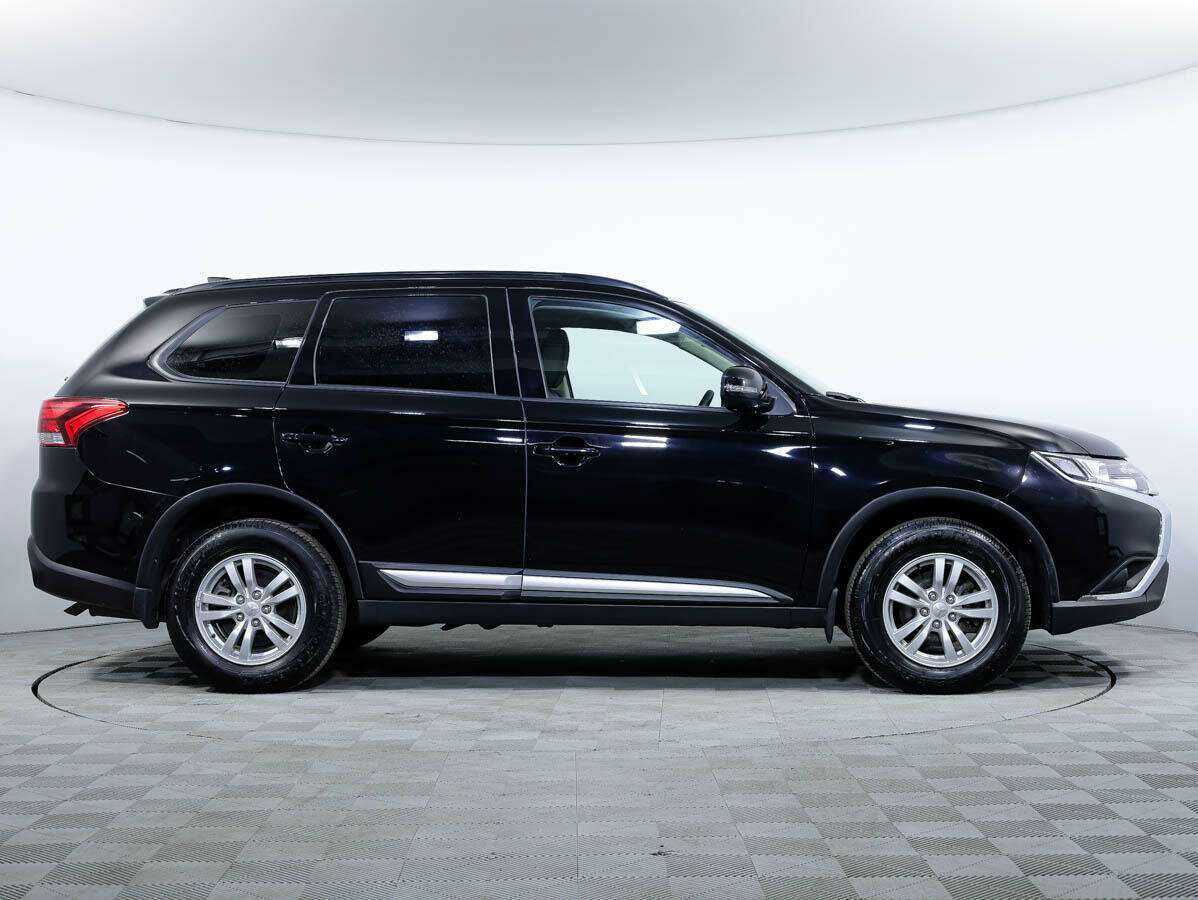Mitsubishi Outlander 2021 года с пробегом. Фото: #2