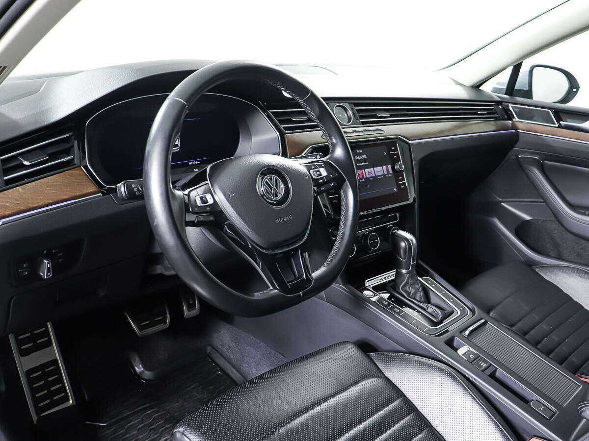 Volkswagen Passat 2018 года с пробегом. Фото: #12