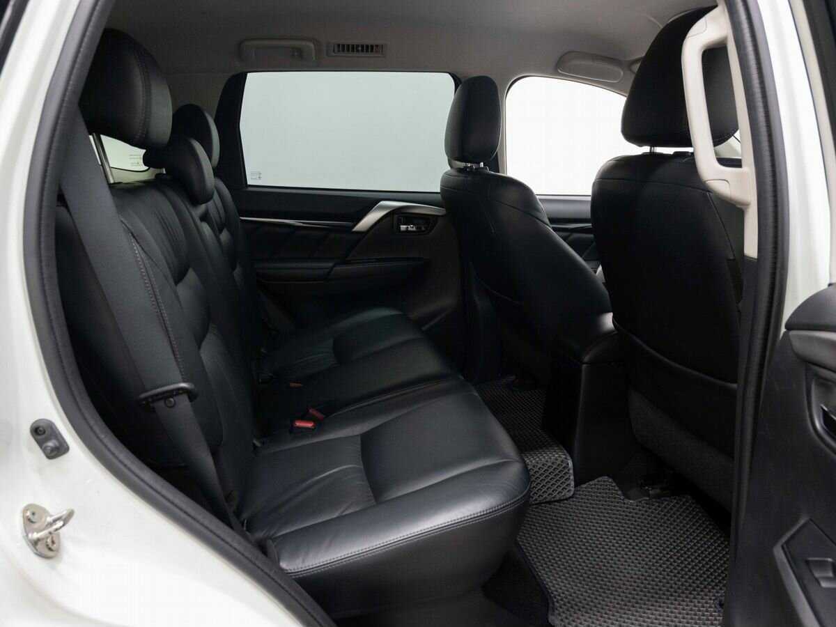 Mitsubishi Pajero Sport 2017 года с пробегом. Фото: #9