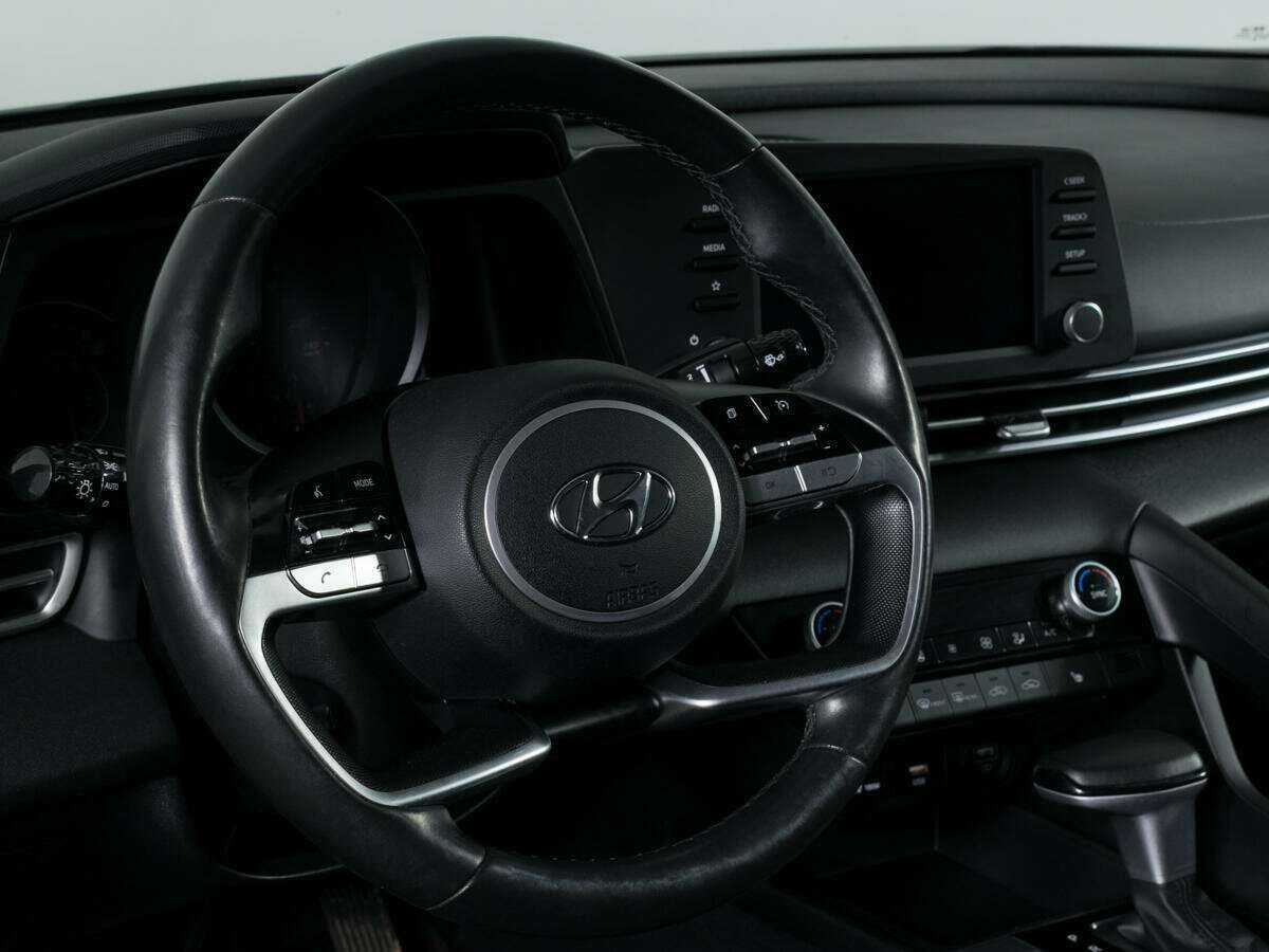 Hyundai Elantra 2021 года с пробегом. Фото: #11