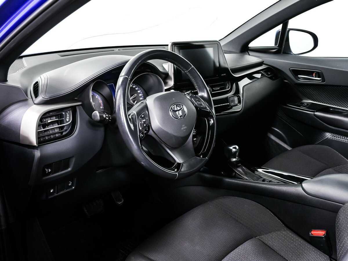 Toyota C-HR 2018 года с пробегом. Фото: #12