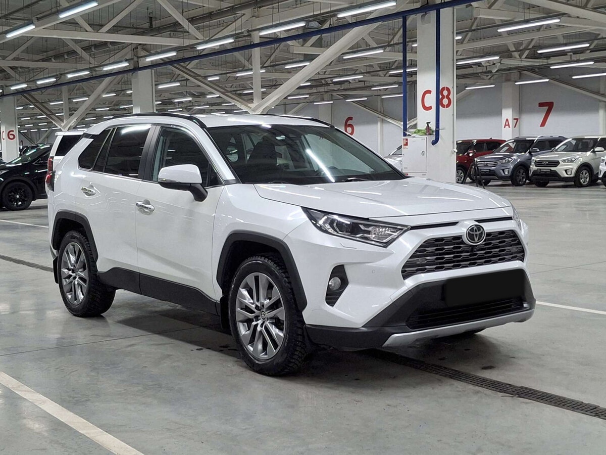 Toyota RAV4 2021 года с пробегом. Фото: #2