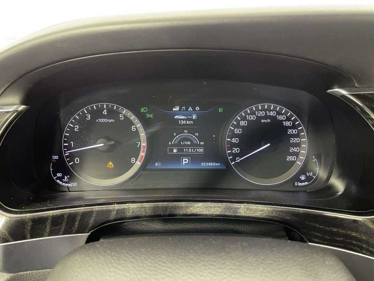 Hyundai Equus 2013 года с пробегом. Фото: #10
