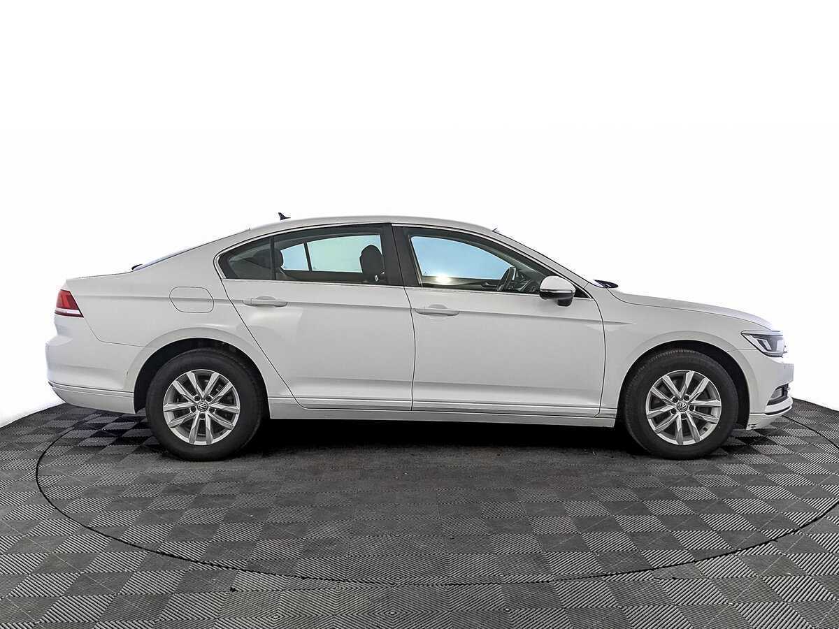 Volkswagen Passat 2019 года с пробегом. Фото: #3
