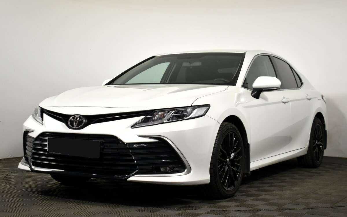 Toyota Camry 2021 года с пробегом. Посмотреть фото