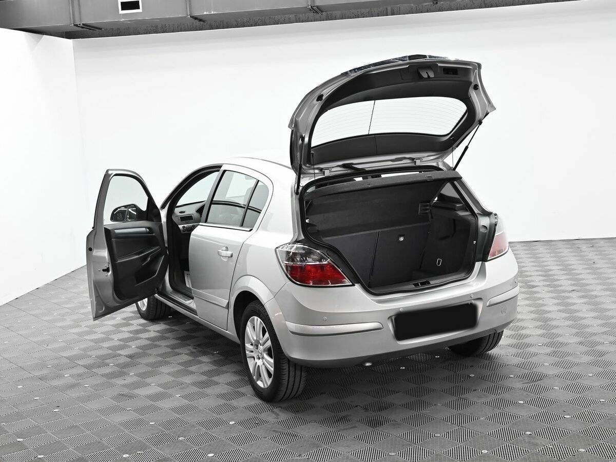 Opel Astra 2012 года с пробегом. Фото: #4