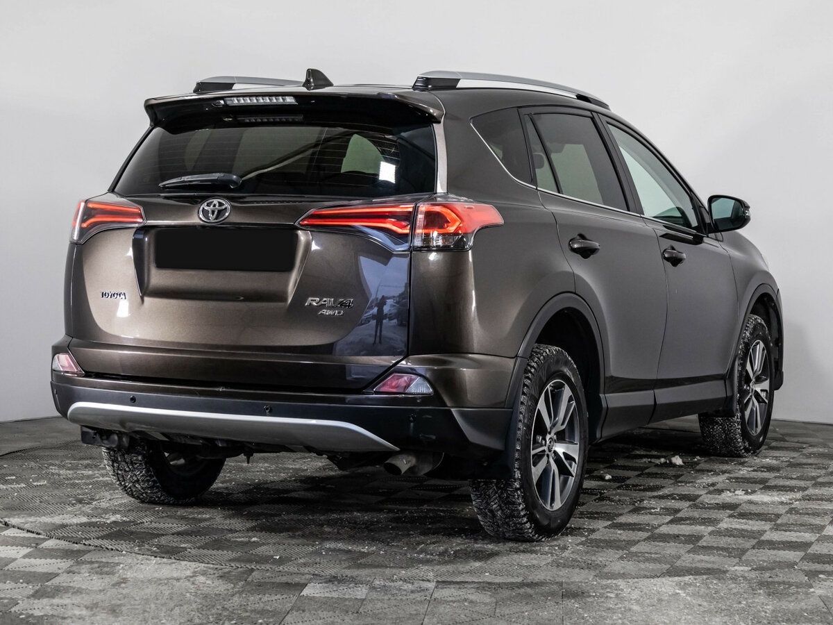 Toyota RAV4 2018 года с пробегом. Фото: #3