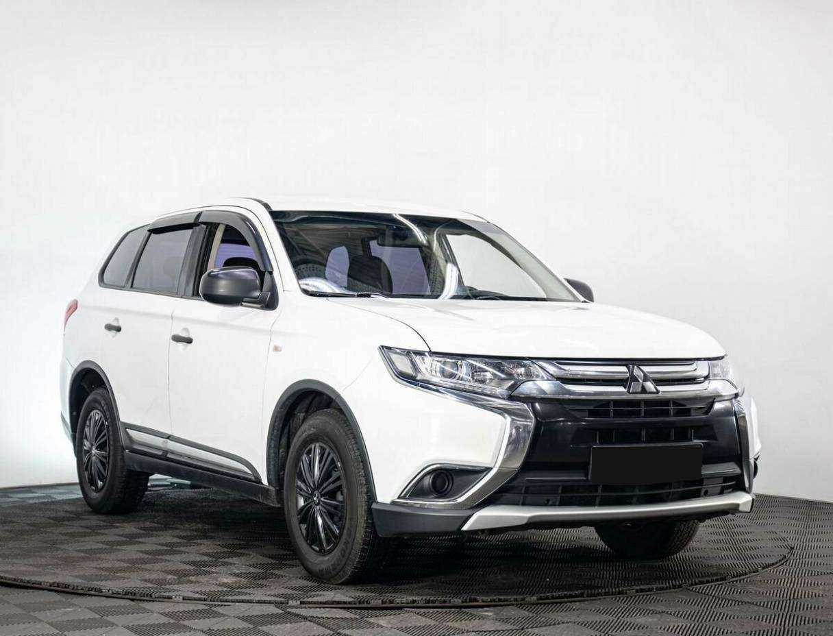 Mitsubishi Outlander 2018 года с пробегом. Фото: #2