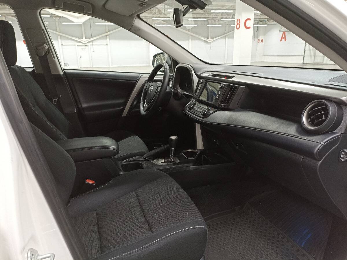 Toyota RAV4 2017 года с пробегом. Фото: #10