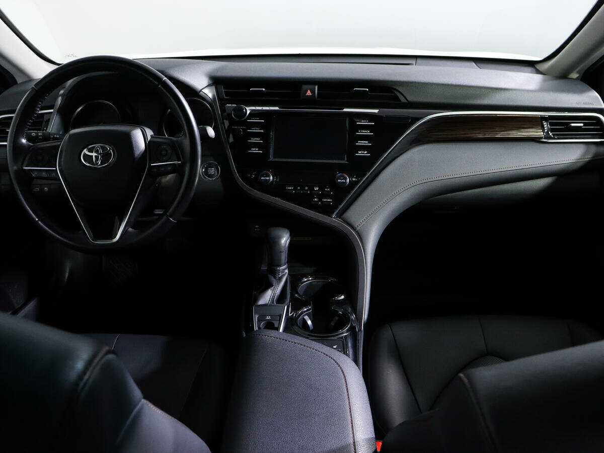 Toyota Camry 2018 года с пробегом. Фото: #11
