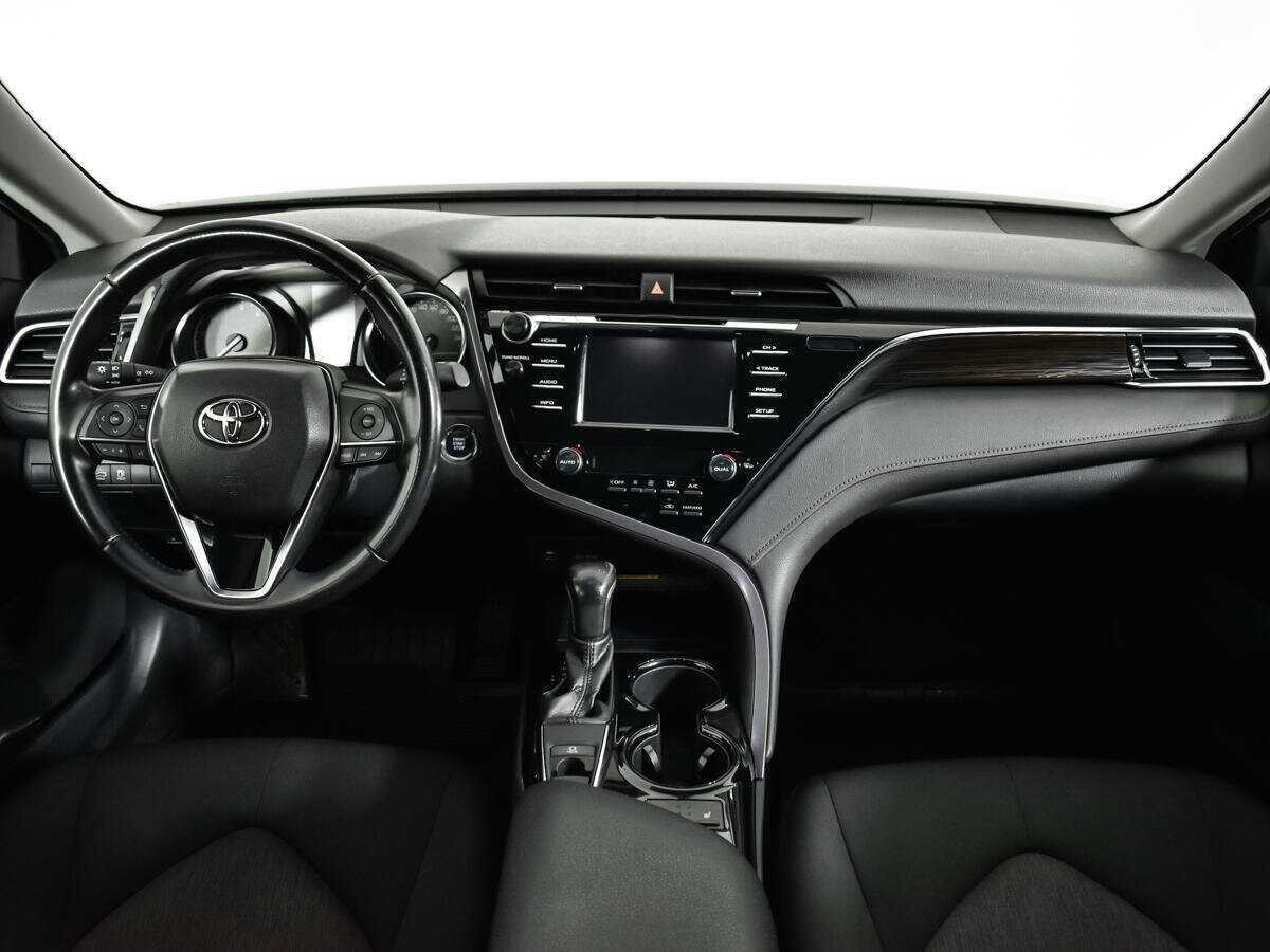 Toyota Camry 2021 года с пробегом. Фото: #11