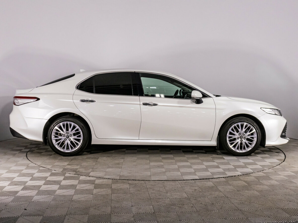 Toyota Camry 2019 года с пробегом. Фото: #3